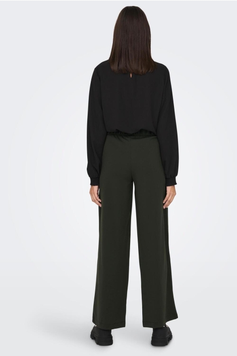Jacqueline de Yong groene dames broek | Model achteraanzicht