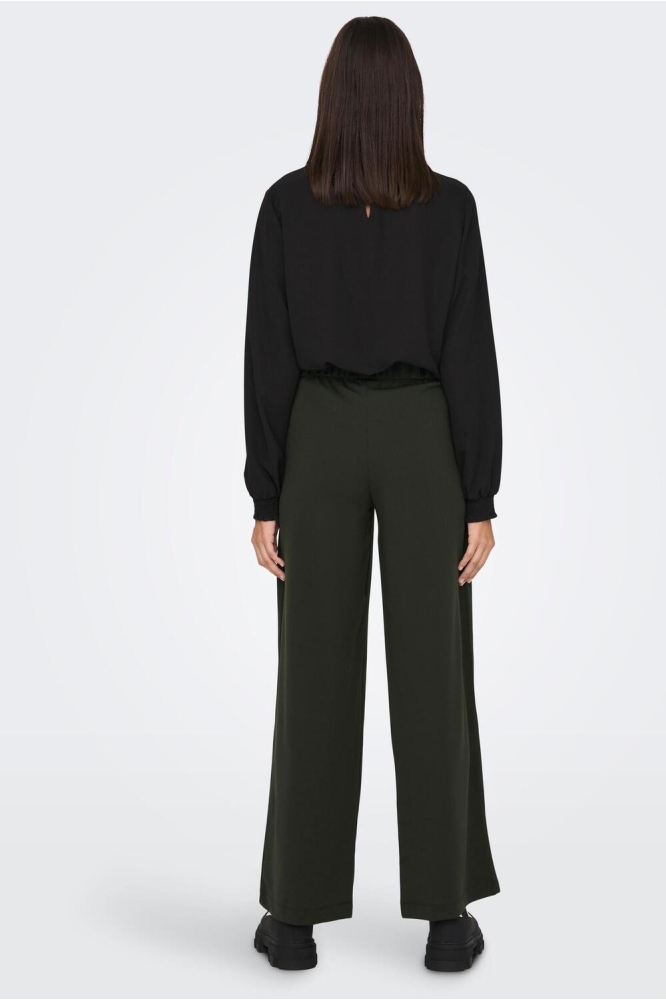 Jacqueline de Yong groene dames broek | Model achteraanzicht