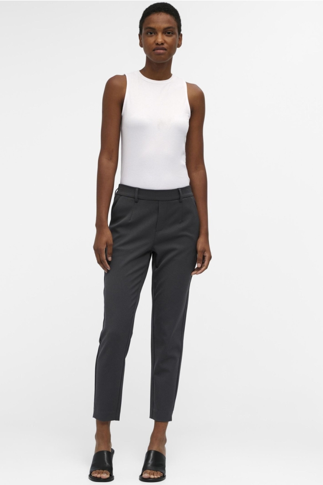 Object grijze dames broek | Model