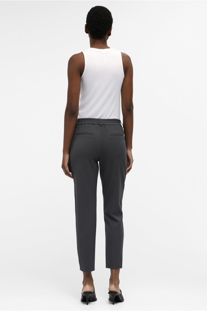 Object grijze dames broek | Model