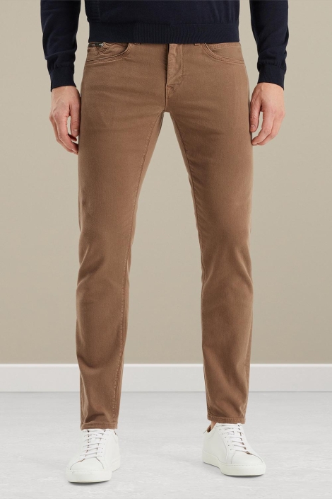 Vanguard bruine heren jeans | Model vooraanzicht
