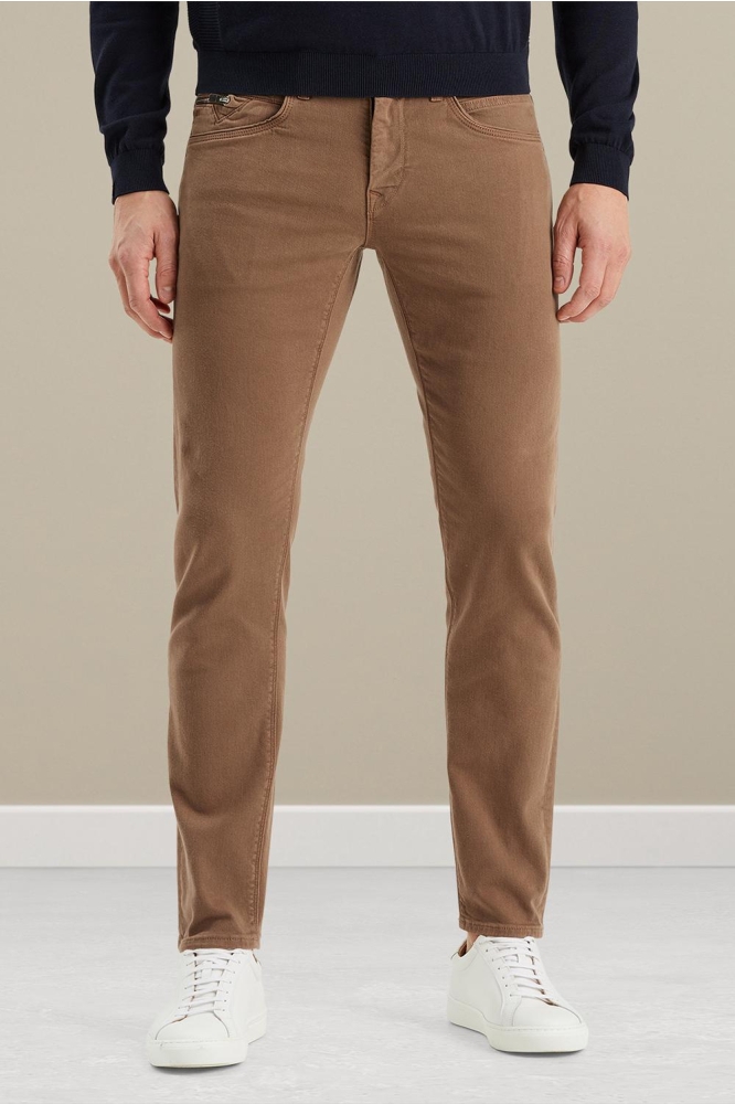 Vanguard bruine heren jeans | Model vooraanzicht