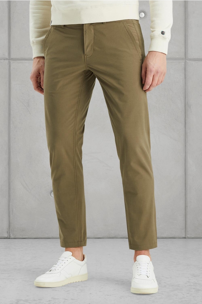 Cast Iron groene heren broek | Model vooraanzicht