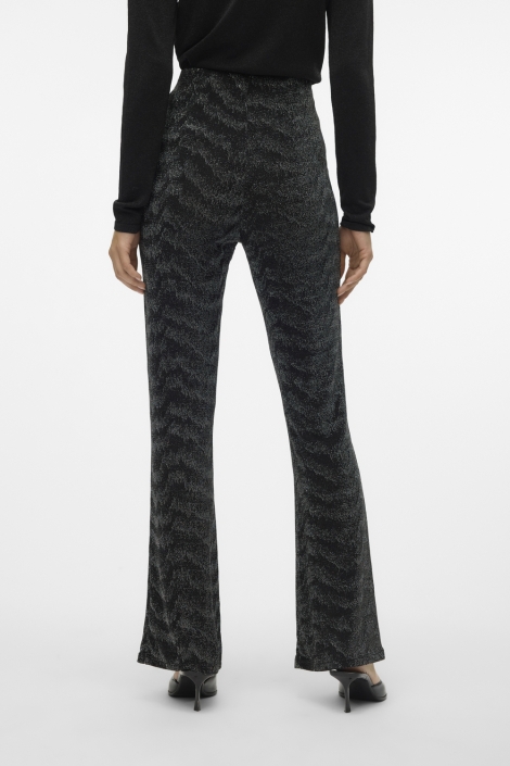 Vero Moda zwarte dames broek | Model achteraanzicht