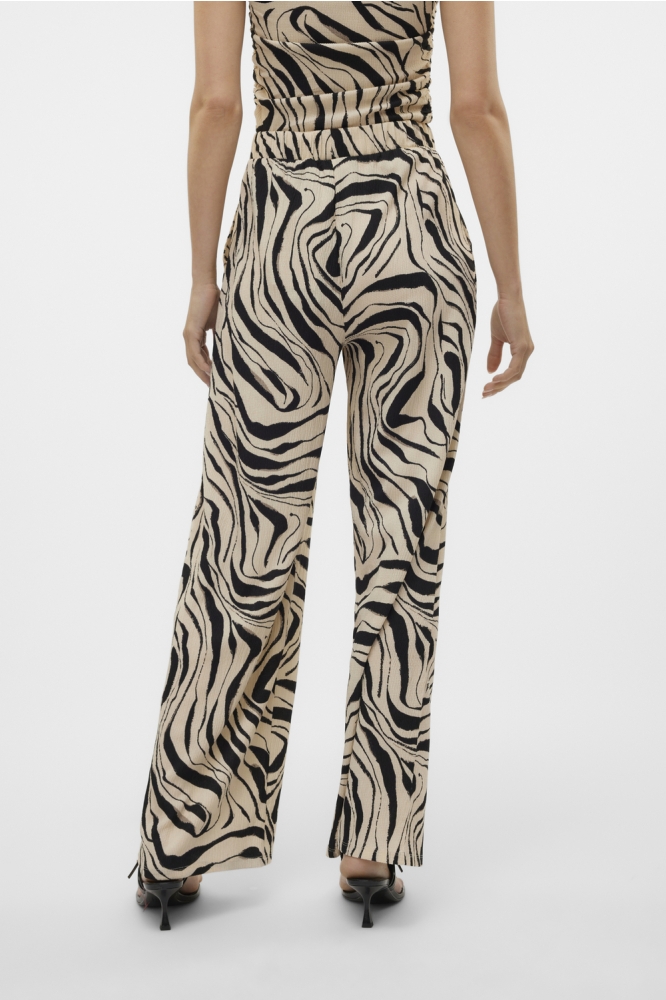 Vero Moda beige dames broek | Model achteraanzicht