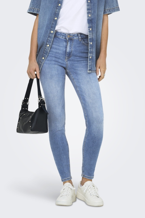 Jacqueline de Yong blauwe dames jeans | Model