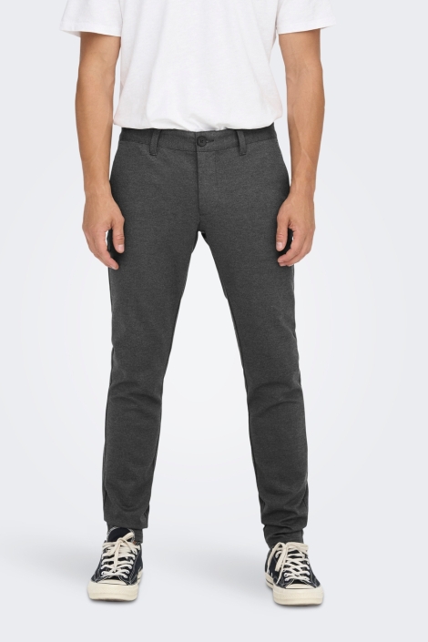 Only & Sons zwarte heren broek | Model vooraanzicht