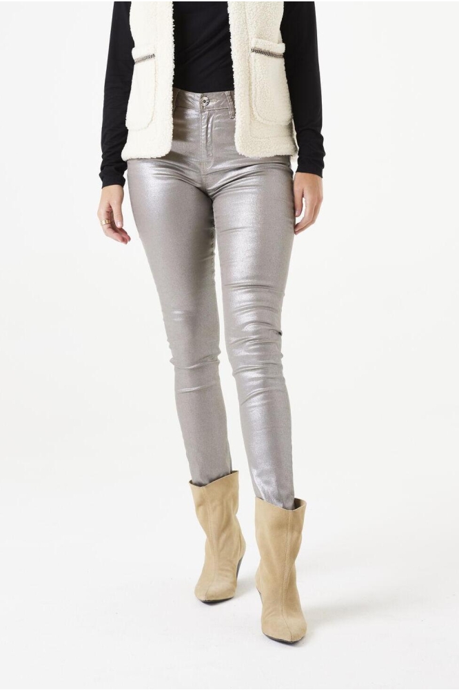 Garcia zilveren dames jeans | Model vooraanzicht