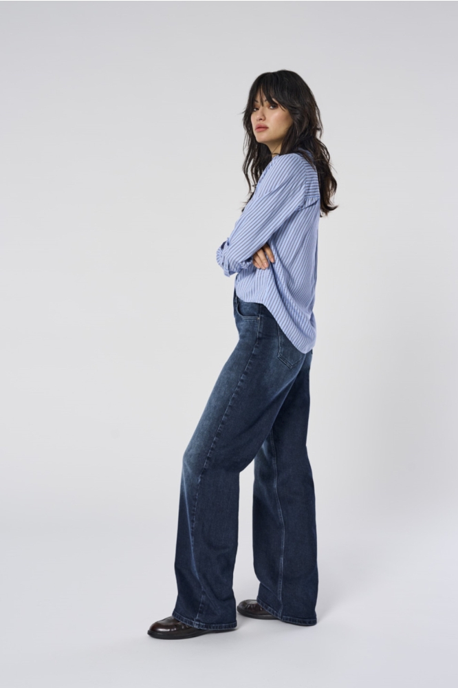 Only blauwe dames jeans | Model zijaanzicht