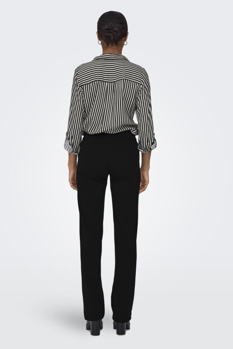 Only zwarte dames broek | Model achteraanzicht