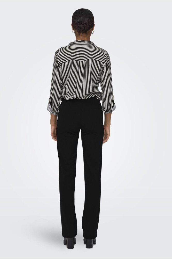 Only zwarte dames broek | Model achteraanzicht