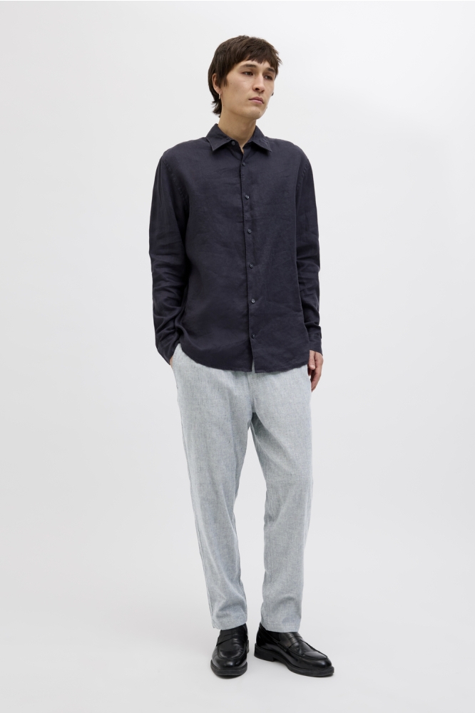 Jack & Jones blauwe heren broek | Model vooraanzicht