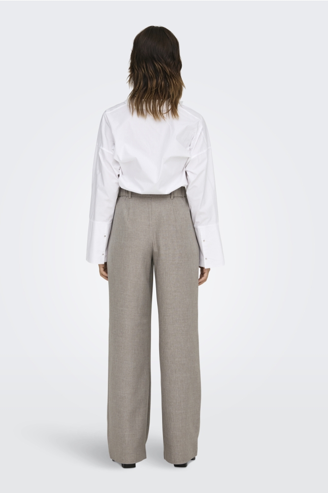 Only taupe dames broek | Model achteraanzicht