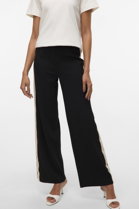 Vero Moda zwarte dames broek | Model vooraanzicht