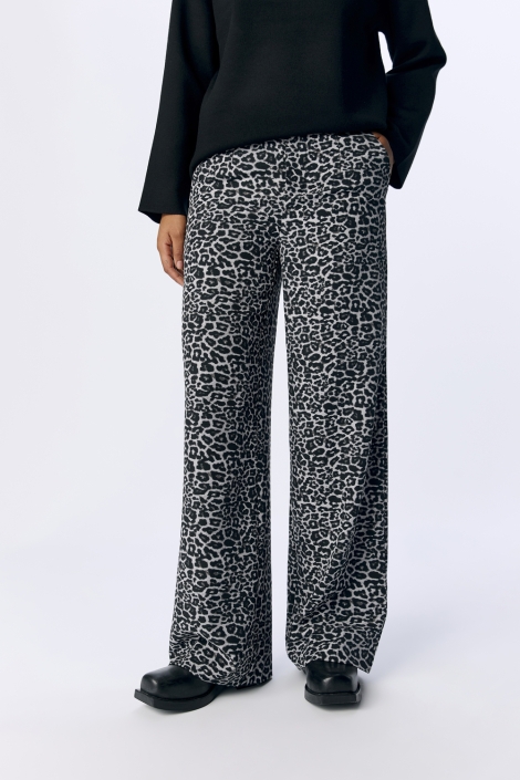 Object grijze dames broek | Model vooraanzicht
