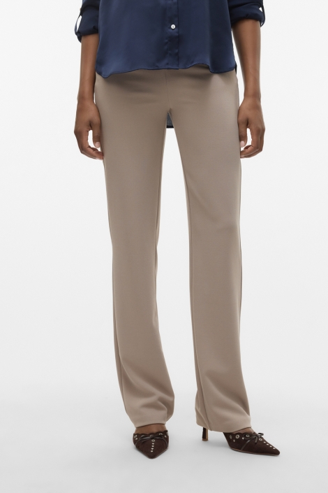 Vero Moda taupe dames broek | Model vooraanzicht