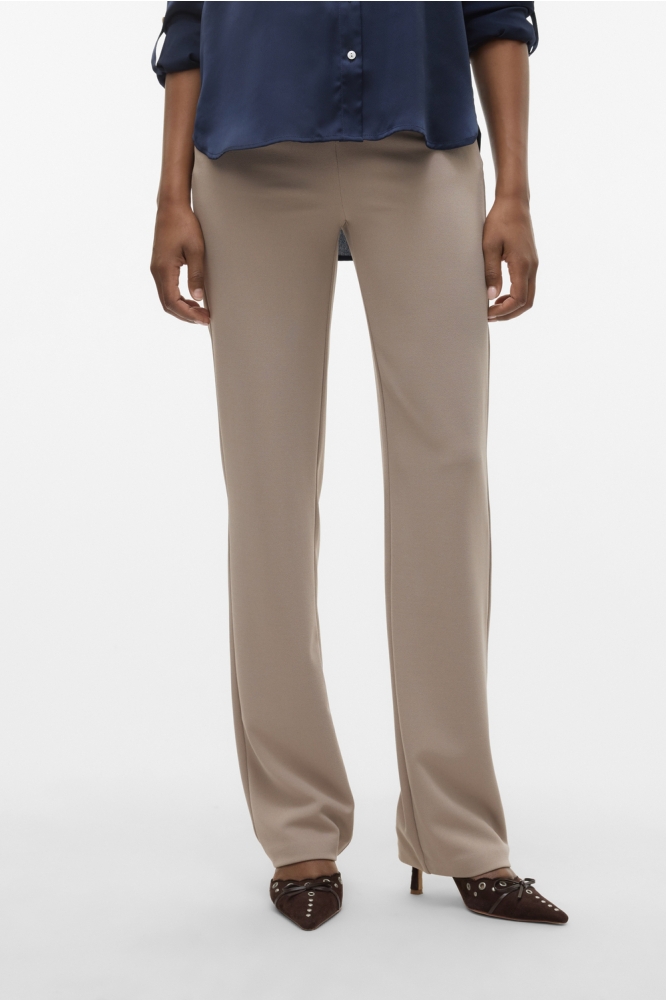 Vero Moda taupe dames broek | Model vooraanzicht