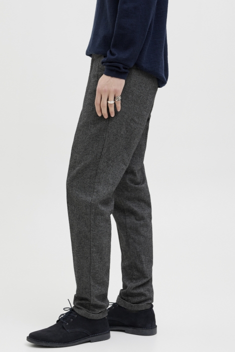 Jack & Jones grijze heren broek | Model zijaanzicht