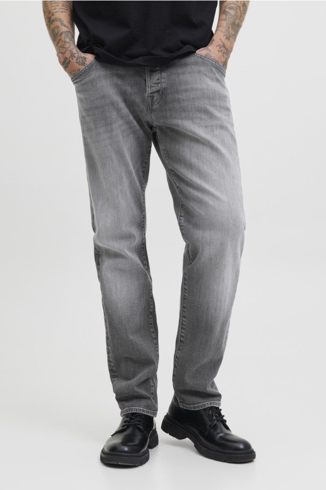 Jack & Jones zwarte heren jeans | Model vooraanzicht