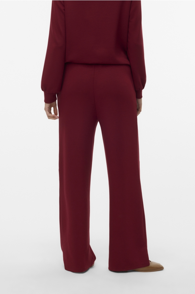 Vero Moda bordeaux dames broek | Model achteraanzicht