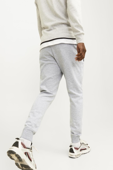 Jack & Jones grijze heren broek | Model achteraanzicht