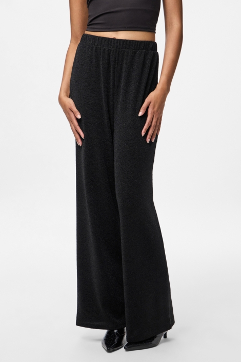 Pieces zwarte dames broek | Model vooraanzicht