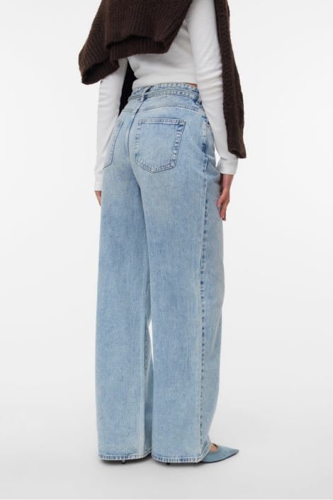Vero Moda blauwe dames jeans | Model achteraanzicht