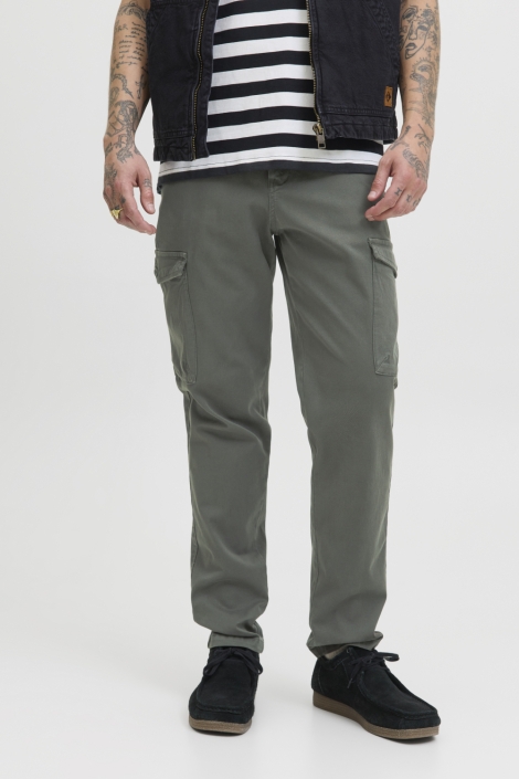 Jack & Jones groene heren broek | Model vooraanzicht