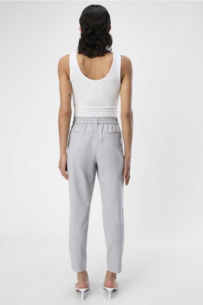 Object grijze dames broek | Model