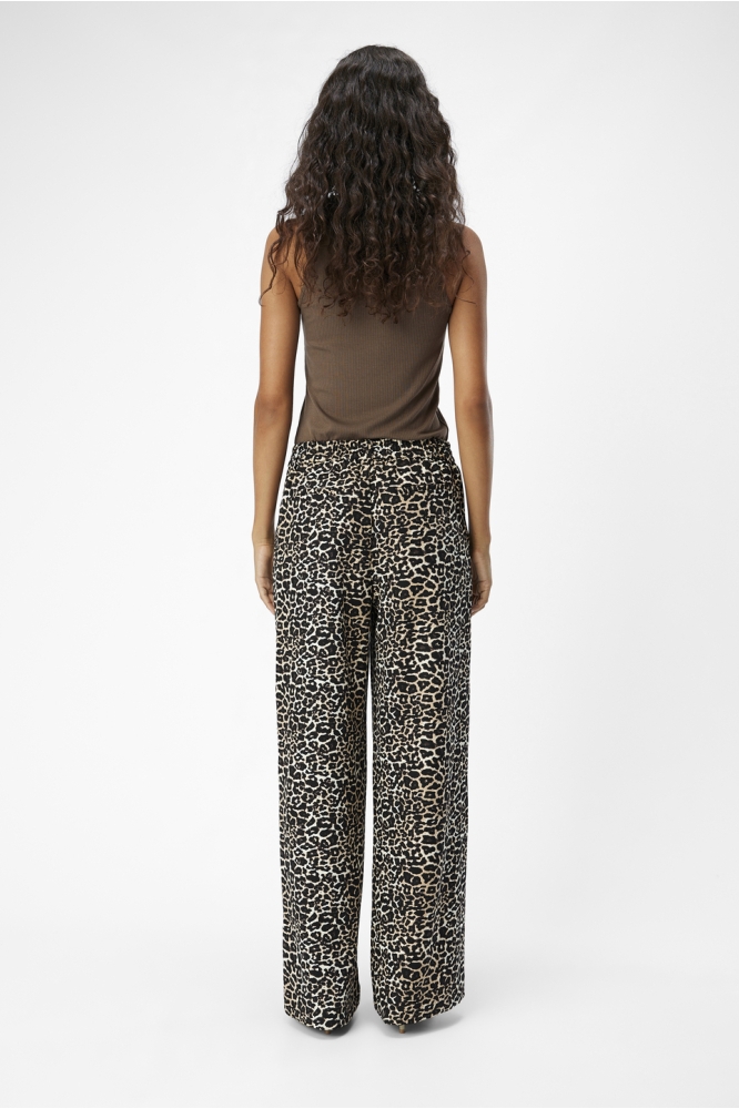 Object beige dames broek | Model achteraanzicht