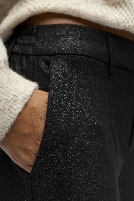 Object zwarte dames broek | Close up