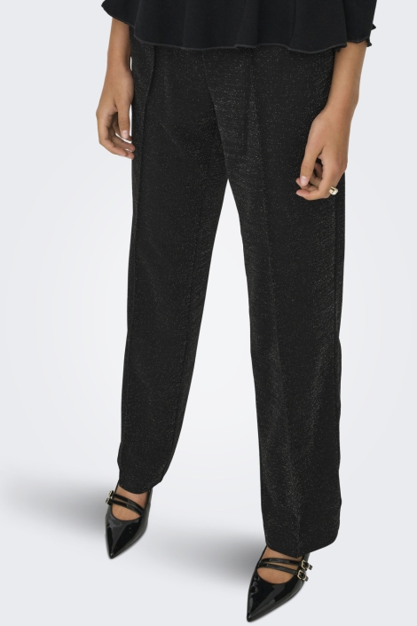 Only zwarte dames broek | Model vooraanzicht