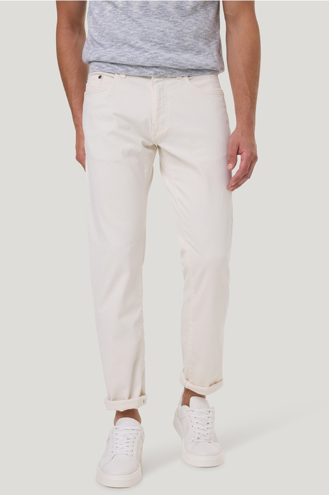 Pierre Cardin witte heren jeans | Model vooraanzicht