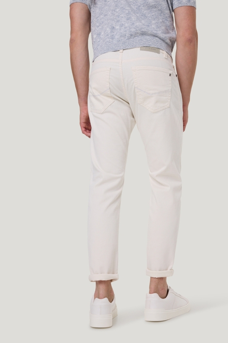 Pierre Cardin witte heren jeans | Model achteraanzicht