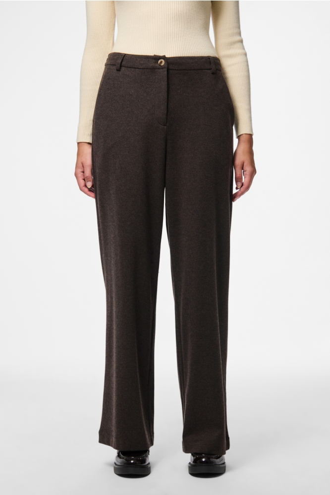 Pieces bruine dames broek | Model vooraanzicht