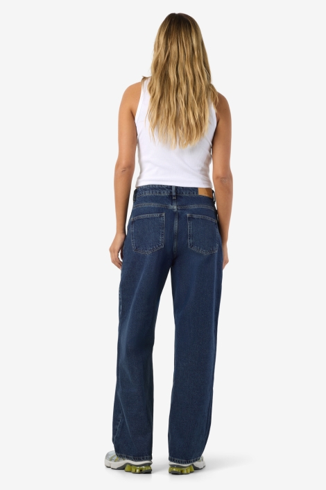 Noisy may blauwe dames jeans | Model achteraanzicht