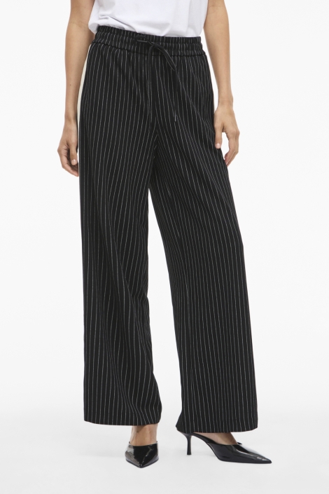 Vila zwarte dames broek | Model vooraanzicht