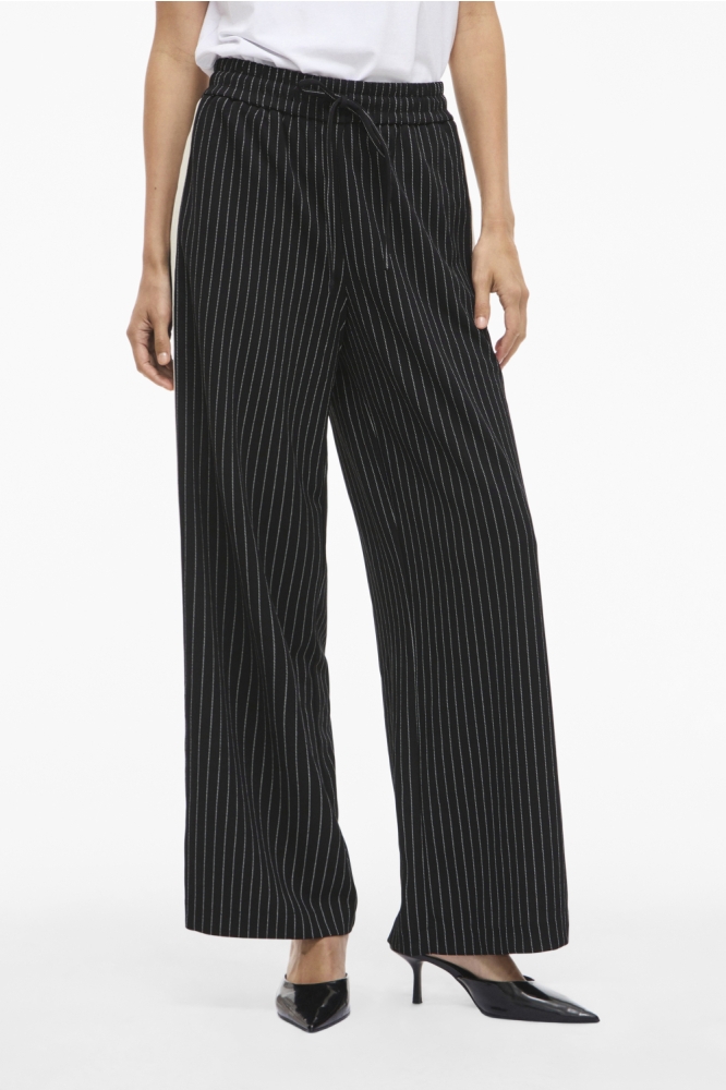 Vila zwarte dames broek | Model vooraanzicht
