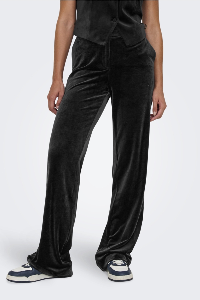 Only zwarte dames broek | Model vooraanzicht