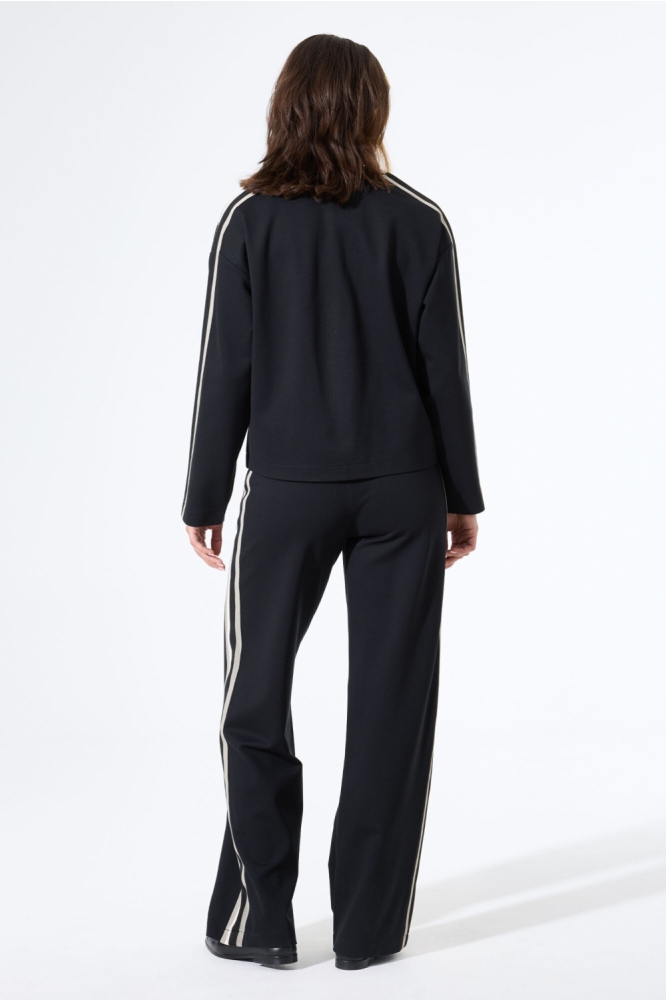 Garcia zwarte dames broek | Model achteraanzicht
