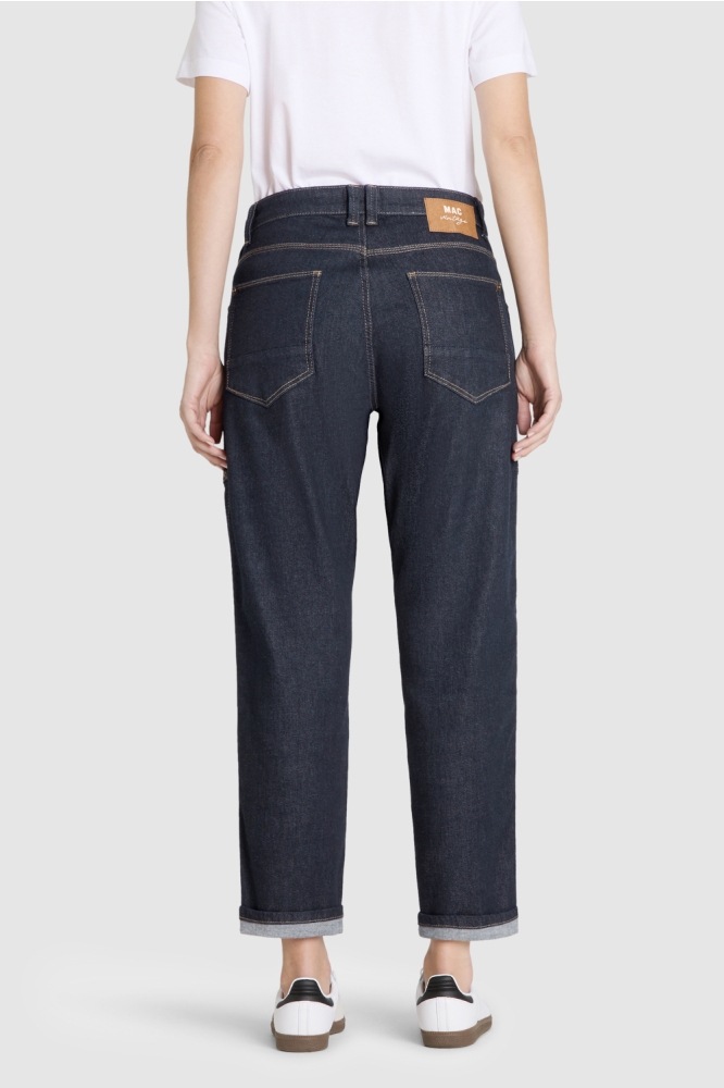 Mac blauwe dames jeans | Model achteraanzicht