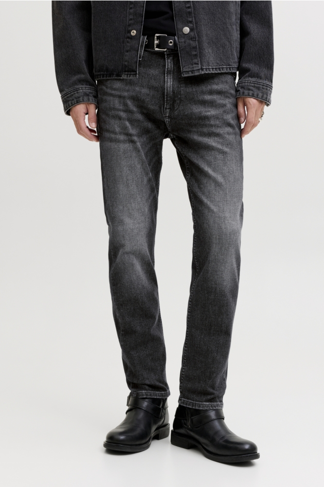 Jack & Jones zwarte heren jeans | Model vooraanzicht