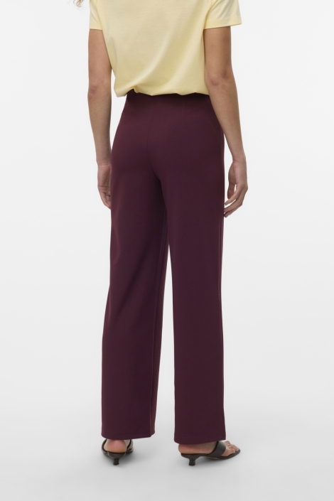 Vero Moda bordeaux dames broek | Model achteraanzicht