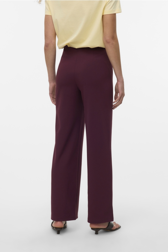 Vero Moda bordeaux dames broek | Model achteraanzicht