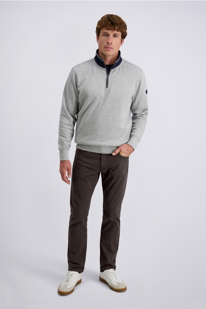 Pierre Cardin bruine heren jeans | Model