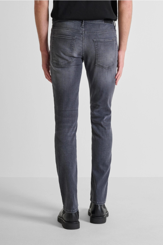 Antony Morato grijze heren jeans | Model achteraanzicht