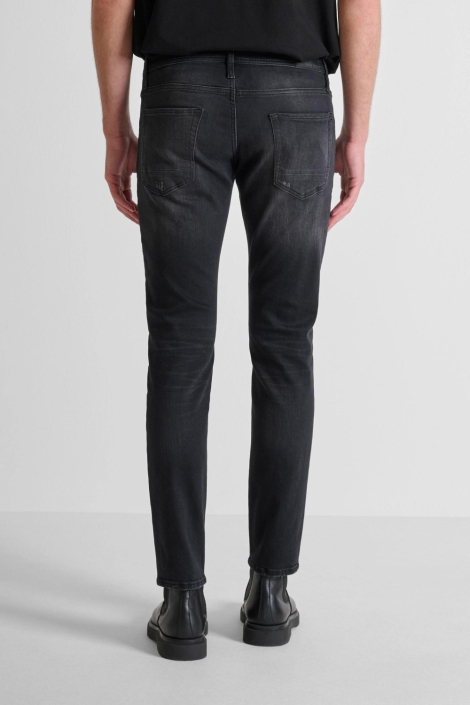 Antony Morato zwarte heren jeans | Model achteraanzicht