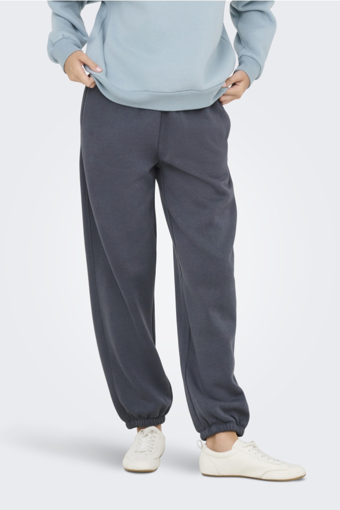 Only blauwe dames broek | Model achteraanzicht
