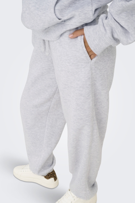 Only grijze dames broek | Model zijaanzicht