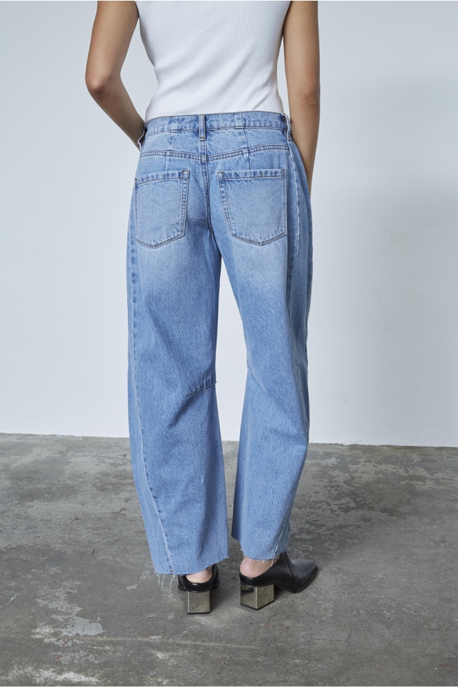 SisterS point blauwe dames jeans | Model achteraanzicht